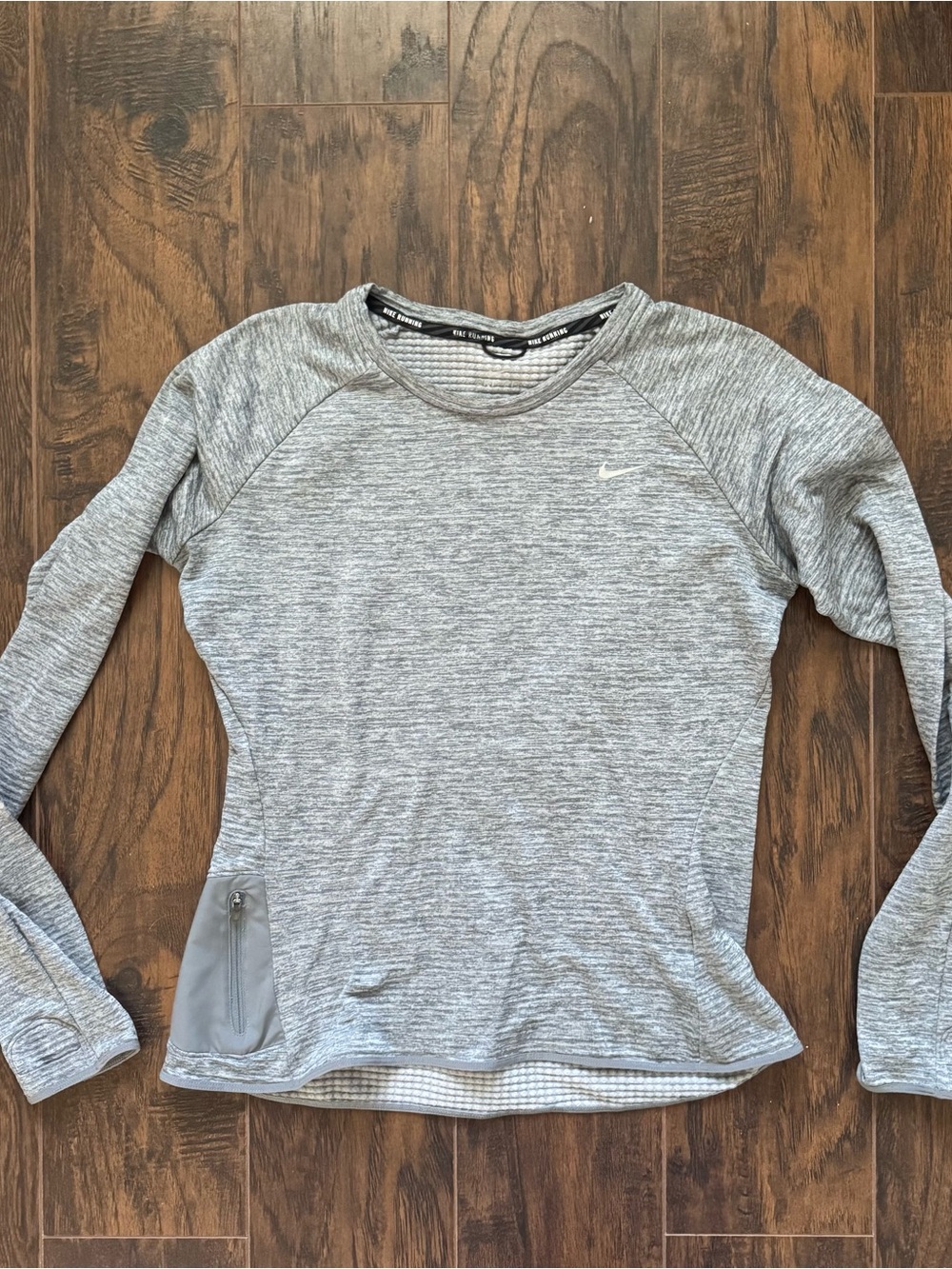 NIKE SPHERE ELEMENT LONG SLEEVE DRI FIT RUNNING SHIRT - Medium Gray